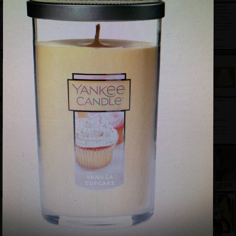 YANKEE CANDLES Set of 2 VANILLA CUPCAKE. NWT! - Picture 3 of 3